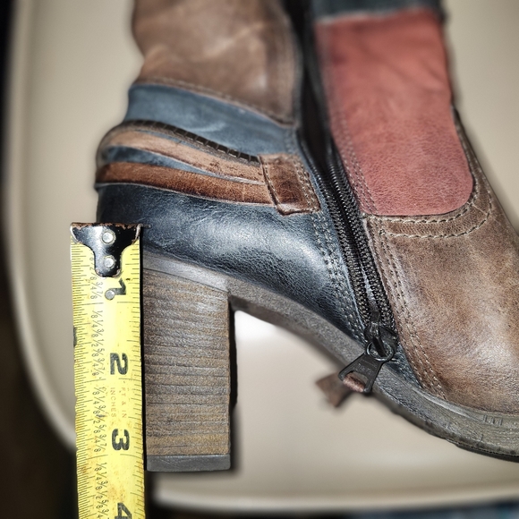 MJUS Colorblock Leather Heeled Boots Size 40 - Picture 8 of 9